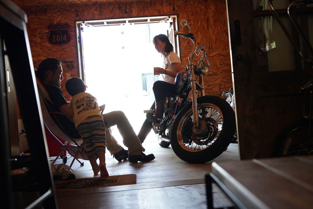 安城市　F様邸　ハーレーとロック、そしてビール、ご夫婦揃ってバイク好き。好きなものに囲まれた自遊空間。|くらし・にわ・いえ　KIT PLUS キットプラス｜株式会社三有技建｜安城市・岡崎市｜規格住宅SIMPLE NOTE-シンプルノート BinO-ビーノ｜EXTERIORエクステリア-外構｜家具・雑貨